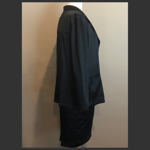 ✨Vintage CHANEL 2002 Collection CC Logo Black Silk Suit Jacket Blazer